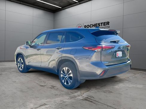 Certified 2024 Toyota Highlander XLE AWD/4WD image 3