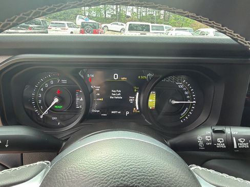 Used 2025 Jeep Wrangler Unlimited Sahara w/ Safety Group AWD/4WD image 29