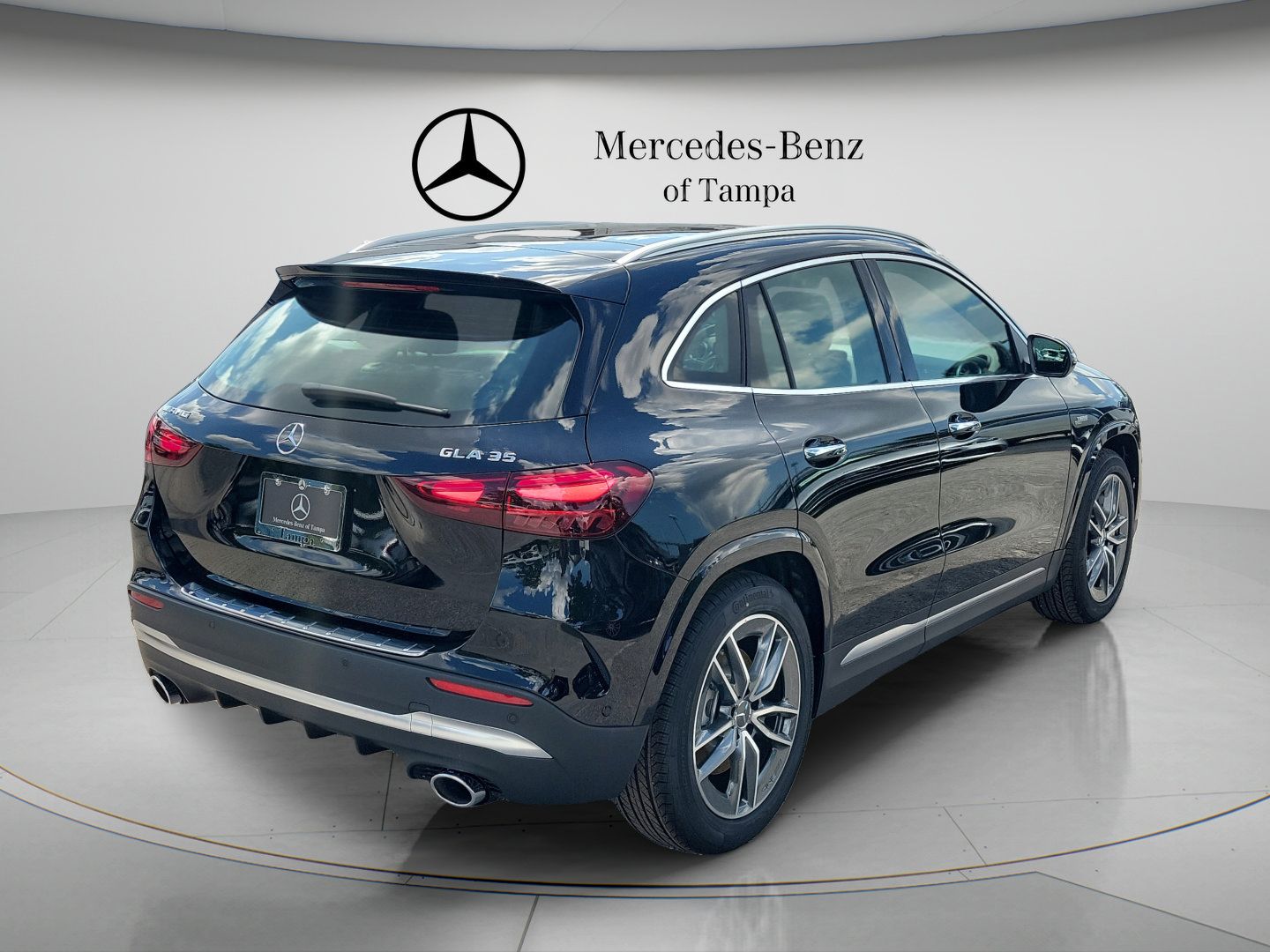 New 2026 Mercedes-Benz GLA 35 AMG 4MATIC image 3