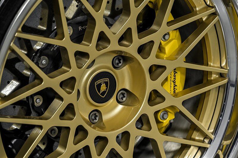 Used 2024 Lamborghini Revuelto AWD/4WD image 45