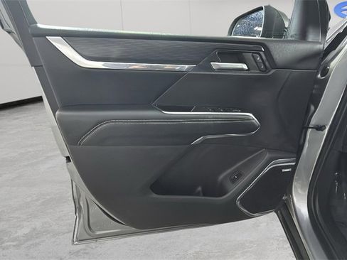 Used 2025 GMC Acadia Elevation image 28