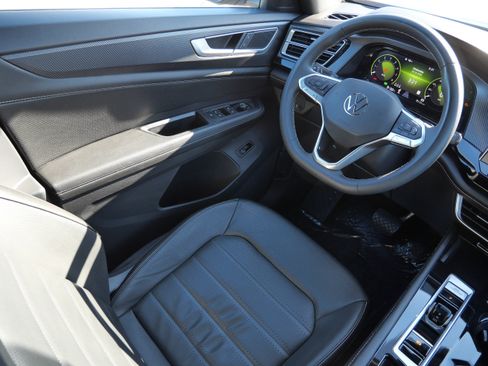 Certified 2024 Volkswagen Atlas Cross Sport SEL image 9