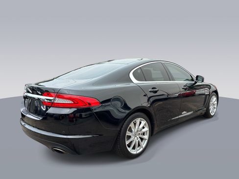 Used 2012 Jaguar XF RWD image 7