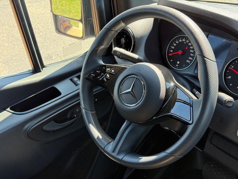 Used 2025 Mercedes-Benz Sprinter 2500 image 13