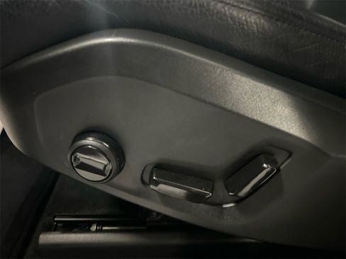 Certified 2022 Volvo XC60 B5 Momentum w/ Climate Package image 12