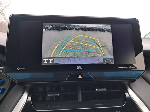 Used 2022 Toyota Venza XLE image 18