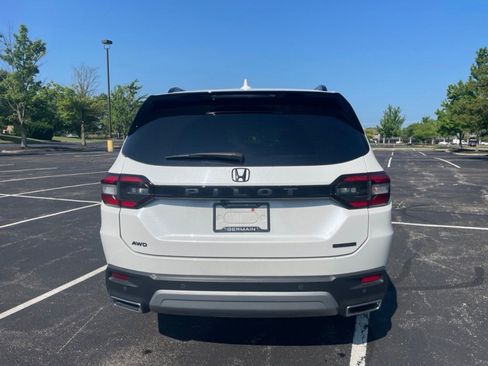 Used 2024 Honda Pilot Touring image 7