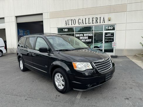 Used 2008 Chrysler Town & Country Touring FWD image 5