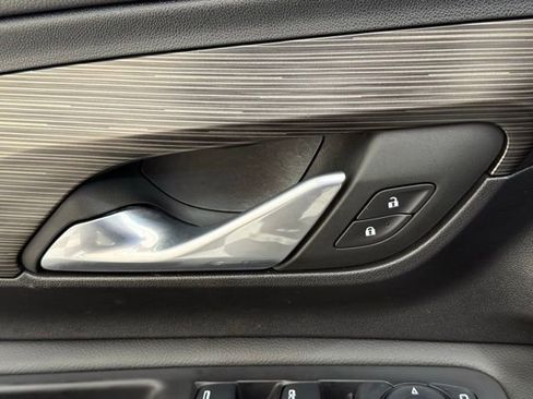 Used 2024 GMC Terrain SLE image 28