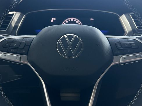 Certified 2023 Volkswagen Tiguan SE FWD image 24
