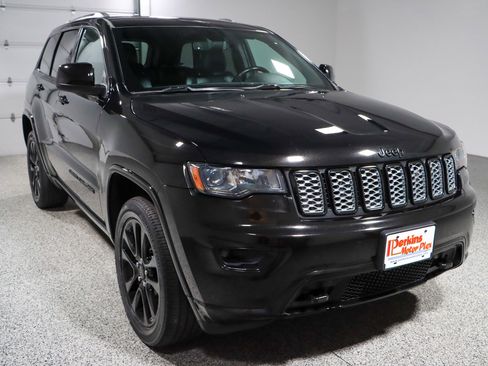 Used 2020 Jeep Grand Cherokee Altitude image 5