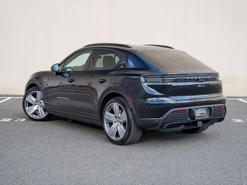 Used 2025 Porsche Macan Electric image 3