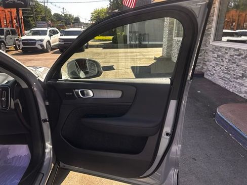 Used 2024 Volvo XC40 B5 Plus w/ Protection Package Premier AWD/4WD image 12