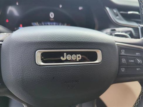 Used 2022 Jeep Grand Cherokee Limited AWD/4WD image 27