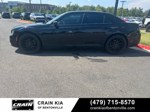 Used 2022 Chrysler 300 Touring w/ Sport Appearance Package RWD image 6