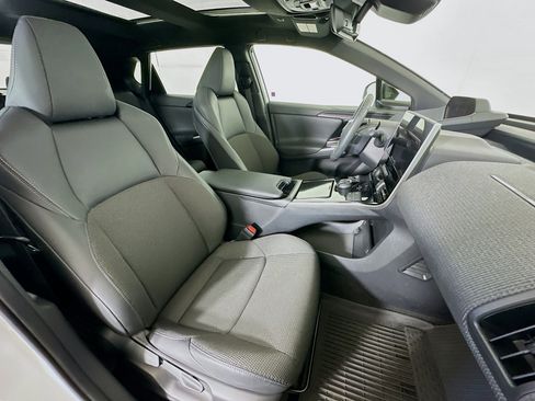 Used 2024 Toyota bZ4X FWD image 32
