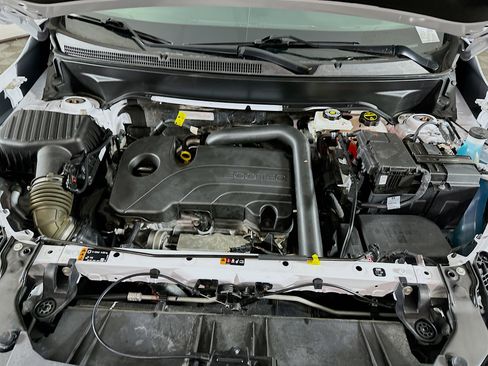 Used 2024 GMC Terrain SLE image 32