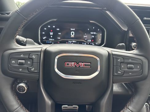 Used 2025 GMC Sierra 1500 AT4 w/ Technology Package AWD/4WD image 28