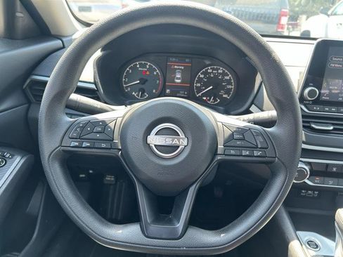 Used 2025 Nissan Altima 2.5 S FWD image 10