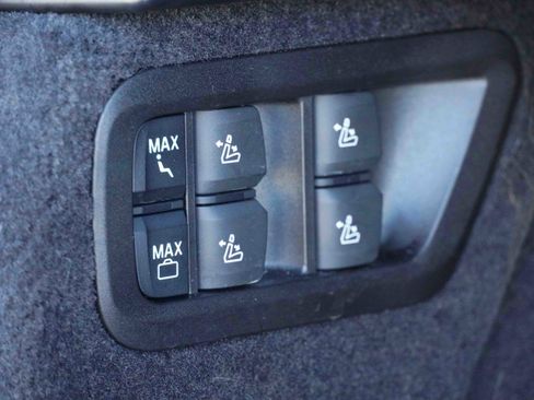 Certified 2025 BMW X7 M60i image 43