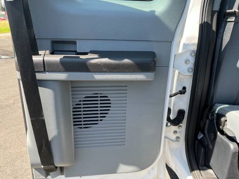 Used 2015 Ford F550 4x4 SuperCab Super Duty w/ Power Equipment Group image 16