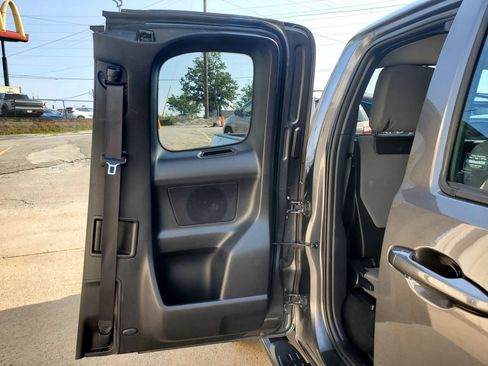 Used 2020 Toyota Tacoma SR w/ SR Convenience Package RWD image 14