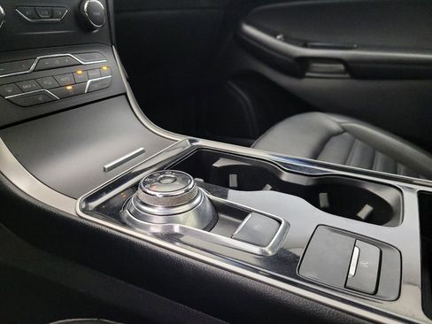 Used 2019 Ford Edge SEL w/ Equipment Group 201A FWD image 26