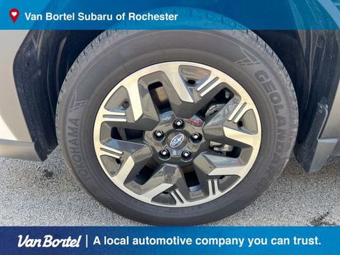Used 2025 Subaru Forester Premium AWD/4WD image 9