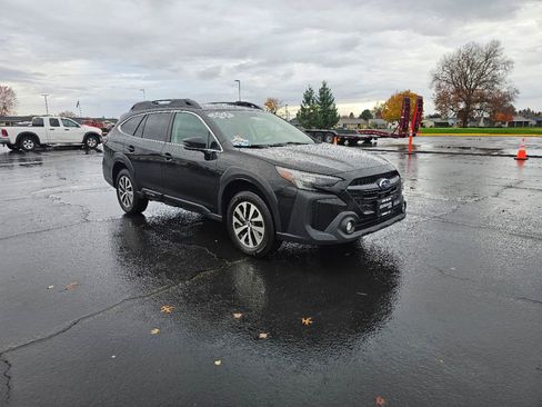 Used 2023 Subaru Outback Premium image 6