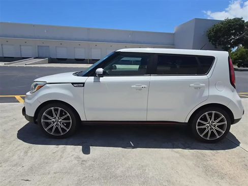 Used 2019 Kia Soul ! w/ Technology Package FWD image 1
