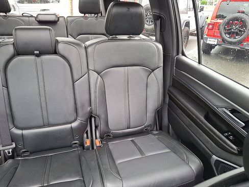 Used 2023 Jeep Wagoneer Series II AWD/4WD image 14