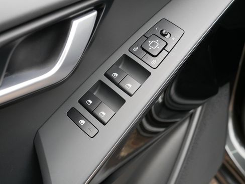 Certified 2023 Kia Niro EX w/ EX Cold Weather Package image 19