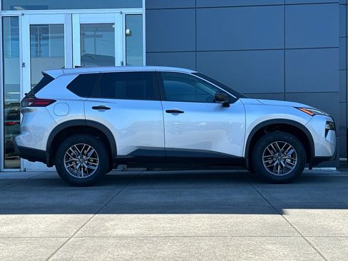 Certified 2025 Nissan Rogue S AWD/4WD image 2