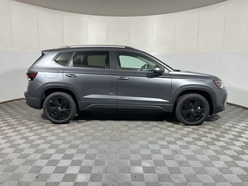 Used 2025 Volkswagen Taos SE w/ Black Wheel Package FWD image 9