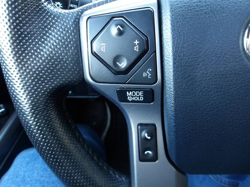 Used 2016 Toyota Tacoma Limited w/ Towing Package image 16