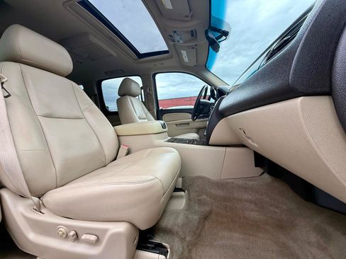 Used 2010 GMC Yukon XL Denali AWD/4WD image 30