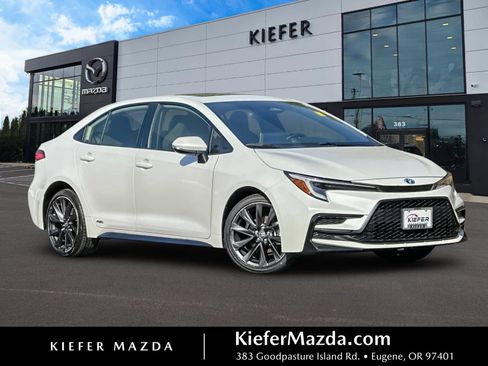 Used 2025 Toyota Corolla SE w/ SE Premium Package AWD/4WD image 1