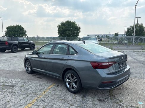 Used 2024 Volkswagen Jetta SE FWD image 7