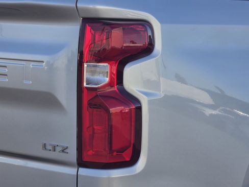 Used 2022 Chevrolet Silverado 1500 LTZ w/ LTZ Premium Package image 11