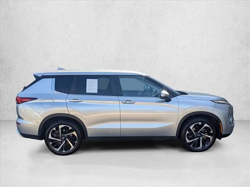 Used 2024 Mitsubishi Outlander SE image 4