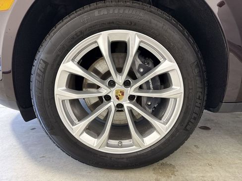 Certified 2025 Porsche Macan AWD/4WD image 13
