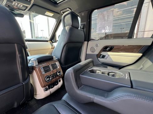 Used 2018 Land Rover Range Rover HSE image 19