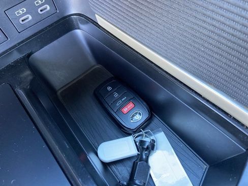 Used 2025 Toyota Camry SE image 42