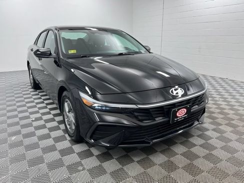 Used 2025 Hyundai Elantra SE FWD image 1