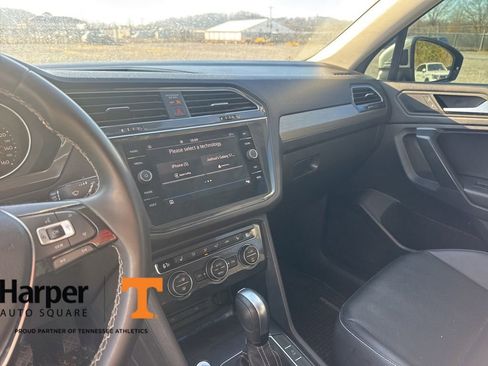 Used 2021 Volkswagen Tiguan SE w/ Panoramic Sunroof Package image 16