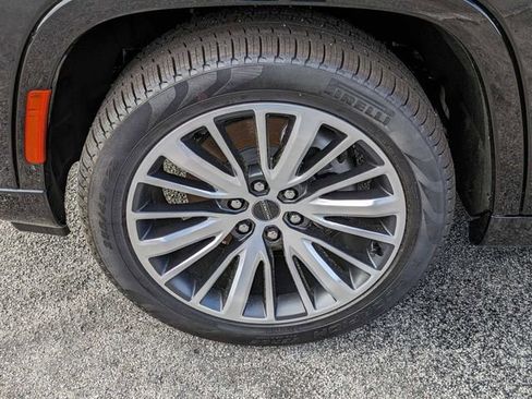 Used 2024 Jeep Grand Wagoneer Series III image 9