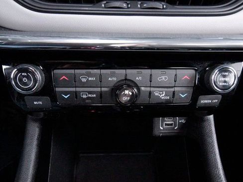 Used 2024 Jeep Compass Limited w/ Sun and Sound Group image 16