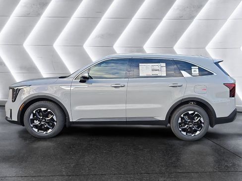 New 2025 Kia Sorento S image 2