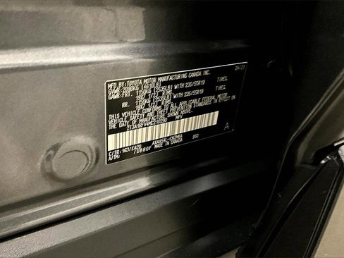 Used 2021 Toyota RAV4 XLE Premium image 19