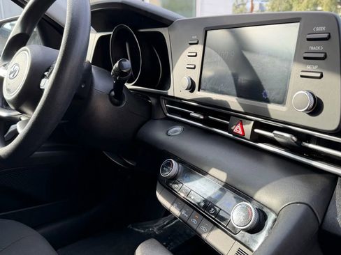 Used 2023 Hyundai Elantra SEL image 6